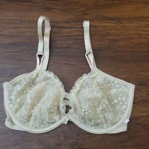 Victoria's Secret Nude Chic Floral Lace Dainty Fairy Unlined Demi Bra Size 32DD